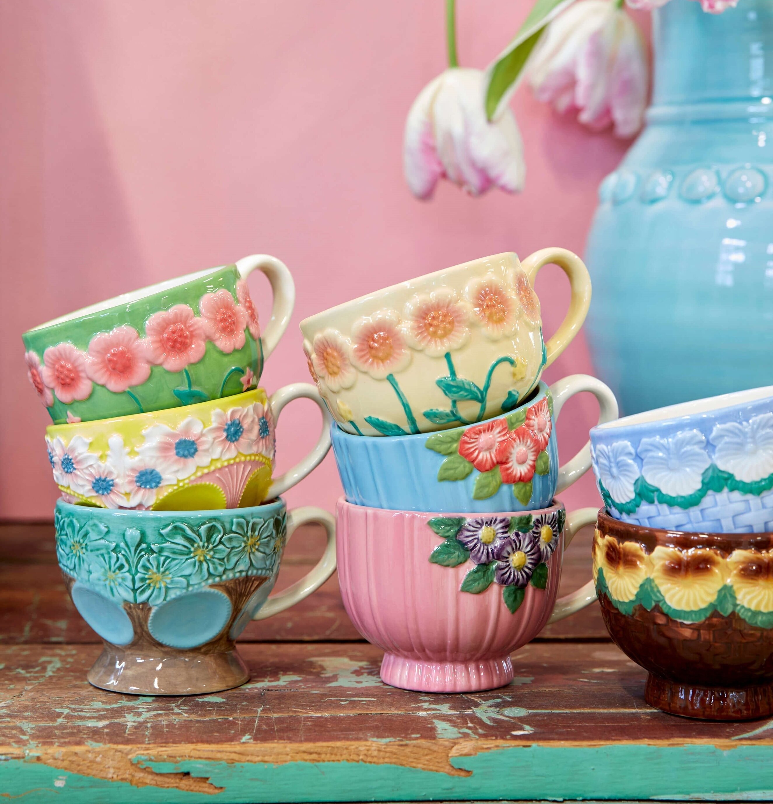 Keramikmugg Sage Green Flower Design från Rice på träbord