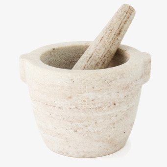 Bild av vit marmormortel med stöt och subtil design