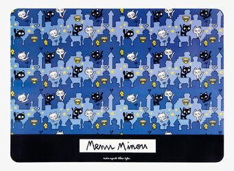 Bild av färgglatt underlägg med kattmönster och blå toner