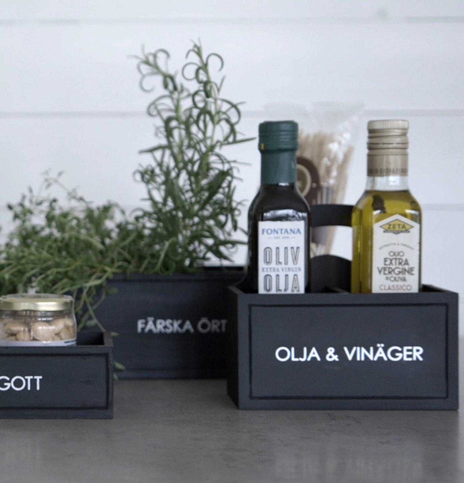 Trälåda Olja/Vinäger Svart från Different Design i kök