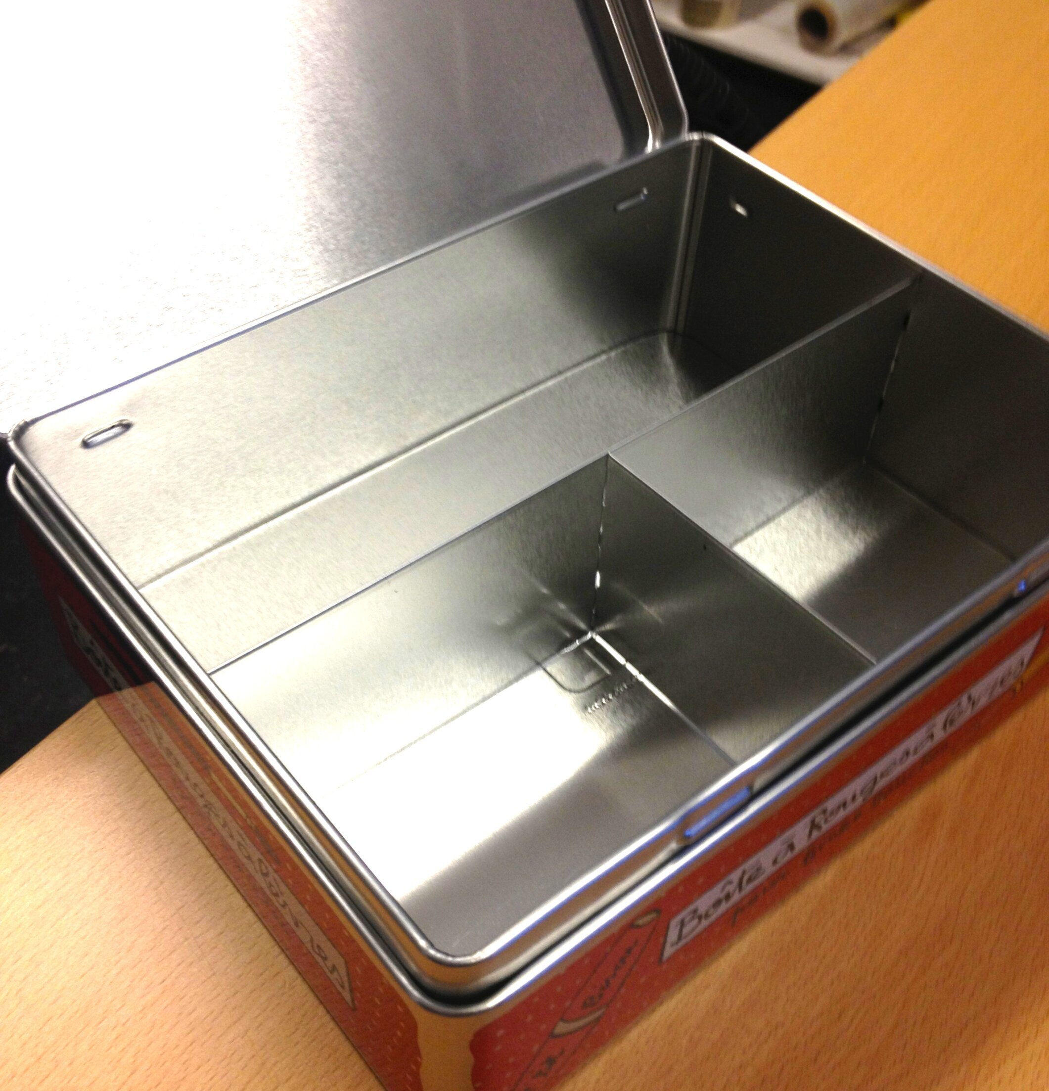 Bild av mångsidig och praktisk plåtburk för förvaring