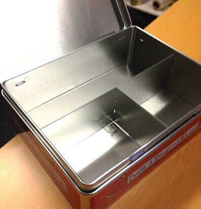 Bild av mångsidig och praktisk plåtburk för förvaring