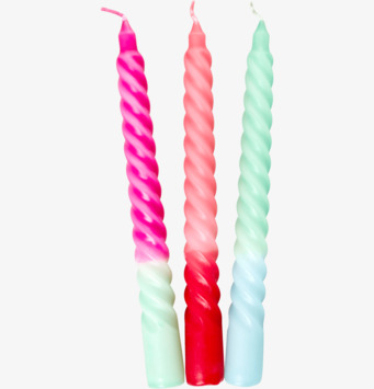 Bild av tre spiralformade ljus i harmoniska färger