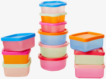Bild av färgglada plastburkar för praktisk förvaring