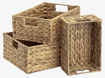 Bild av flätade förvaringskorgar med naturlig stil