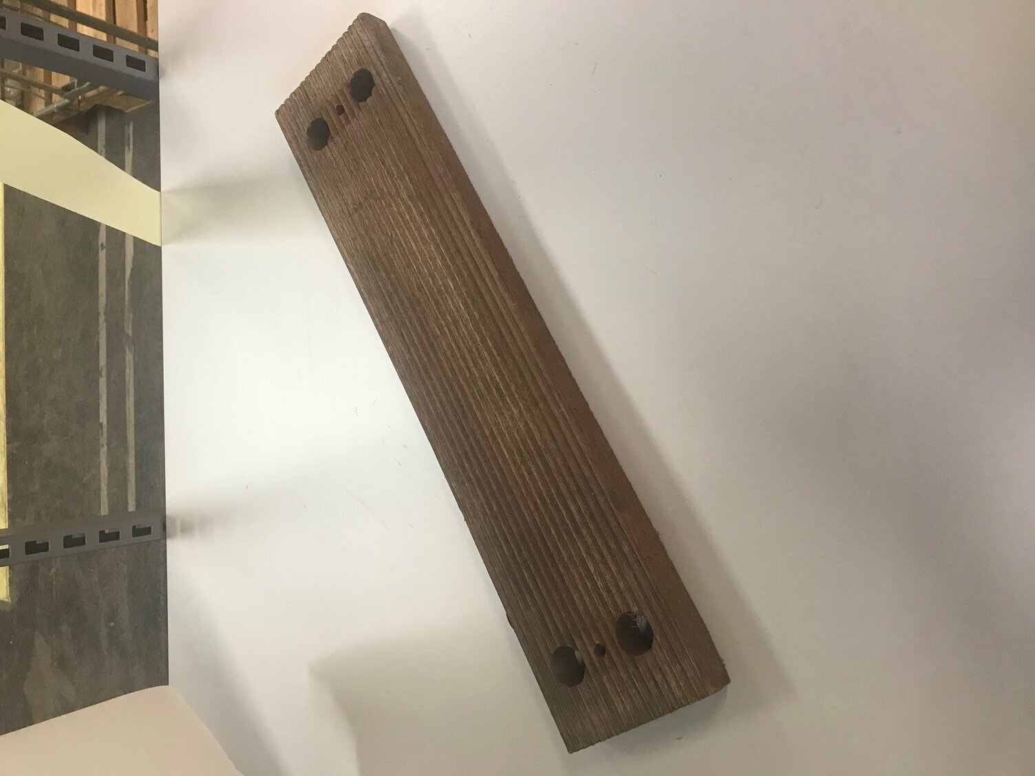 Trähylla Grimaud Unika från Chic Antique med rustik design