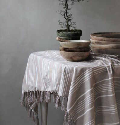 Bild av stilren duk i naturlig och harmonisk miljö