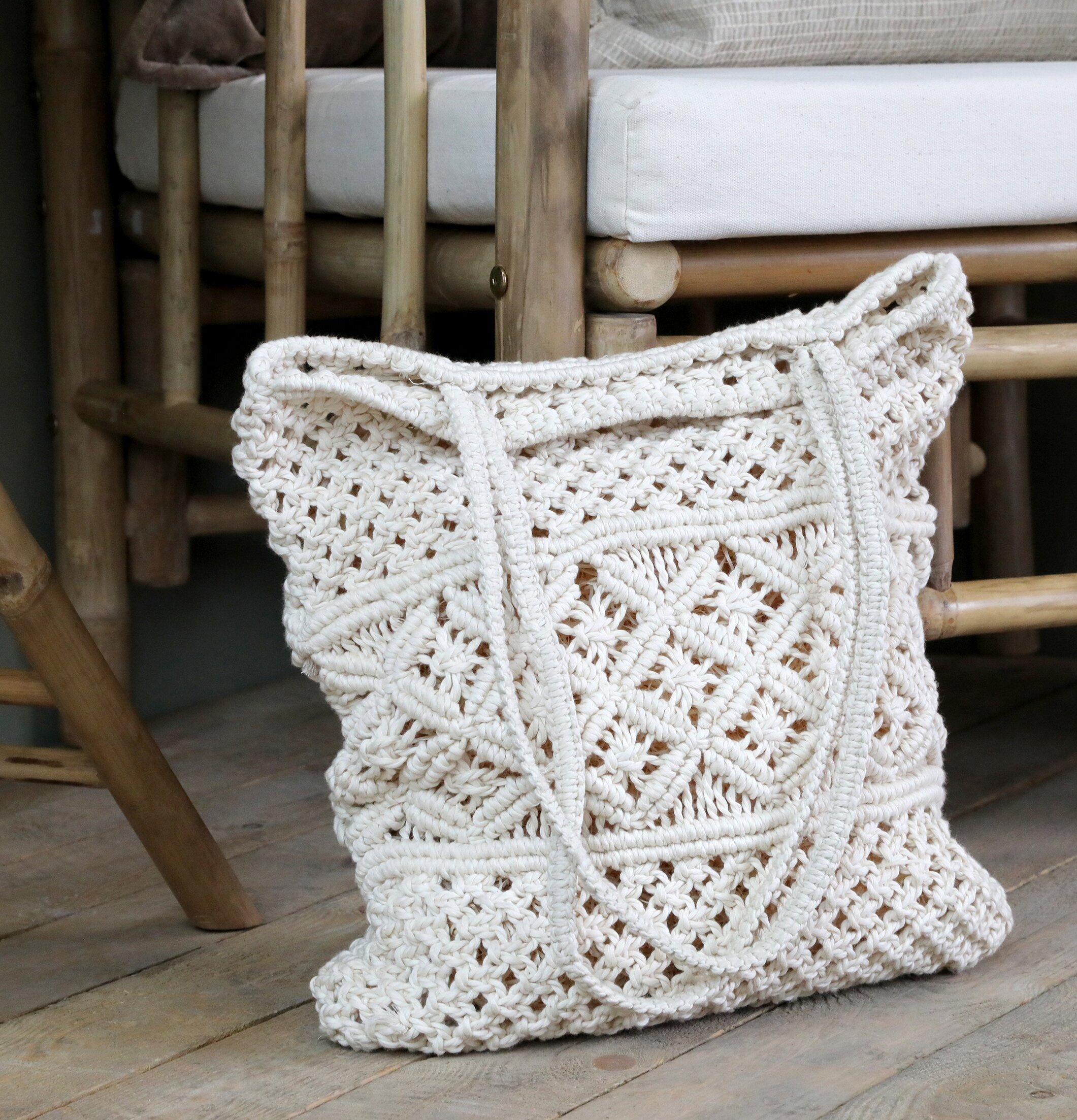 Virkad Väska Med Flätade Handtag från Chic Antique