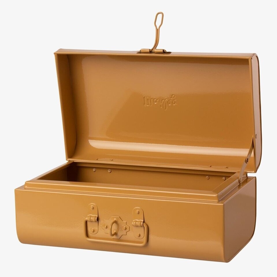 Bild av stilfull ockrafärgad koffert för förvaring