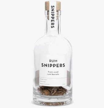 Bild av stilren flaska med träkork och elegant design