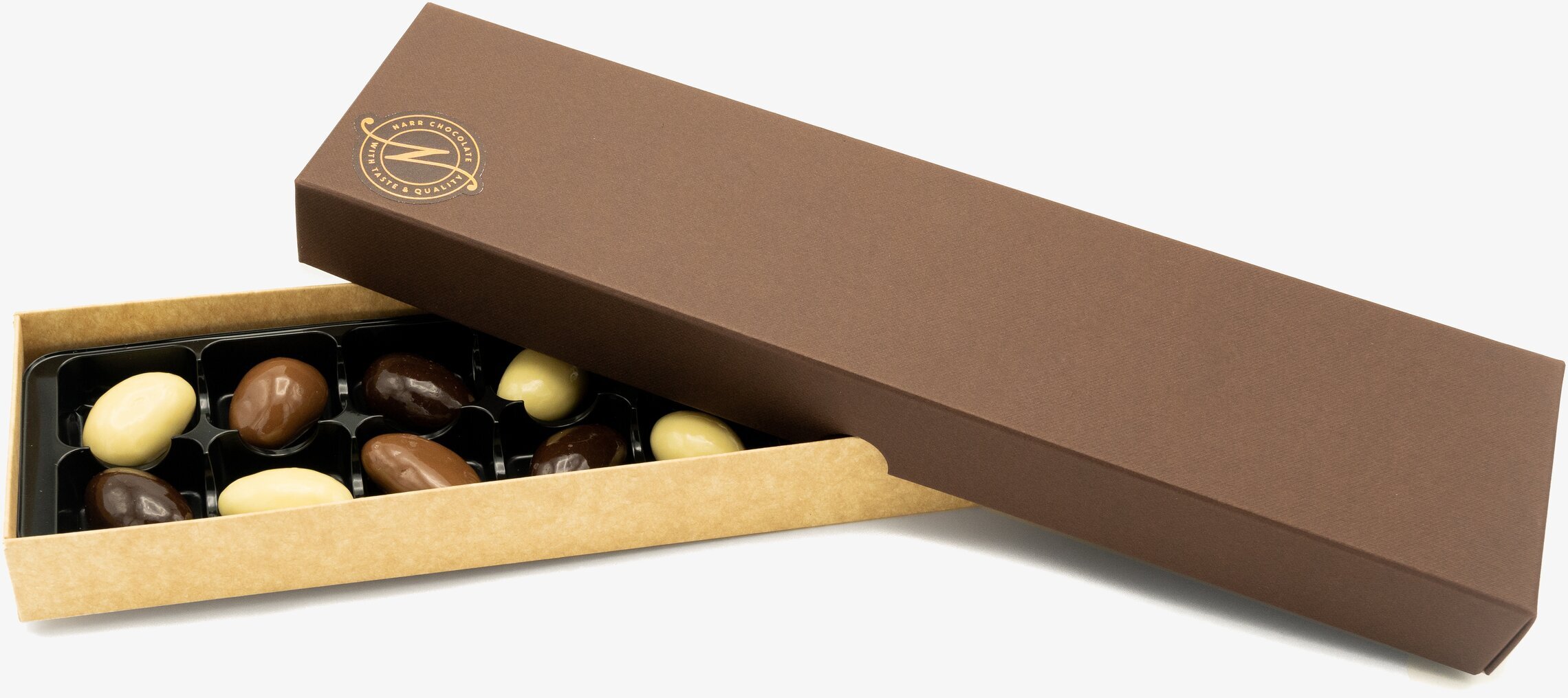 Bild av elegant presentask med lyxiga chokladägg