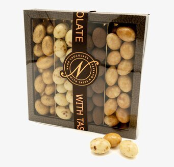 Bild av lyxig chokladask med fyra smakvarianter