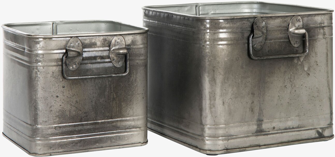 Bild på två fyrkantiga krukor med industriell stil