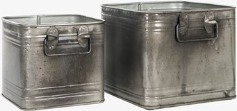 Bild på två fyrkantiga krukor med industriell stil