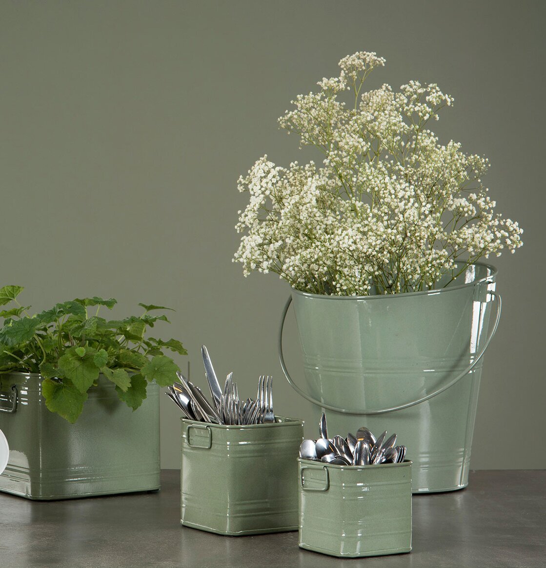 Bild av stilren och harmonisk inredningskollektion