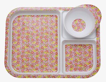 Bild av färgglatt barnset med fågelmönster och skål