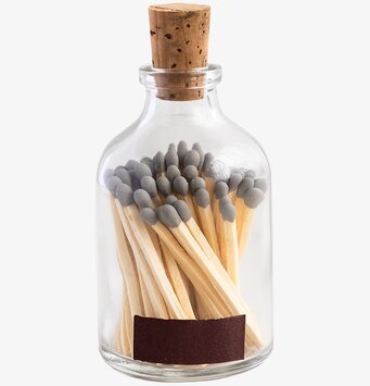 Bild av elegant glasburk med tändstickor och korklock