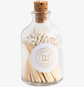 Bild av elegant glasburk med vita tändstickor