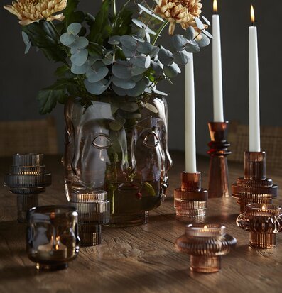 Bild av atmosfärisk inredning med glasdetaljer