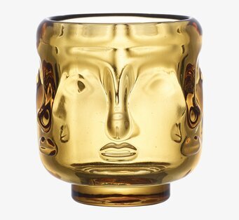 Foto av en elegant ljuslykta i bärnstensfärgat glas