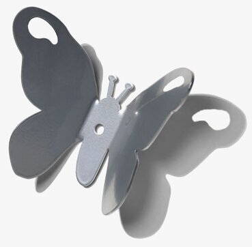 Hängare Fjäril silver från Pluto Produkter på vit vägg