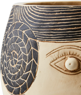 Bild av konstnärlig kruka med detaljerade mönster