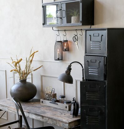 Bild av harmoniskt arbetsutrymme med industriell stil