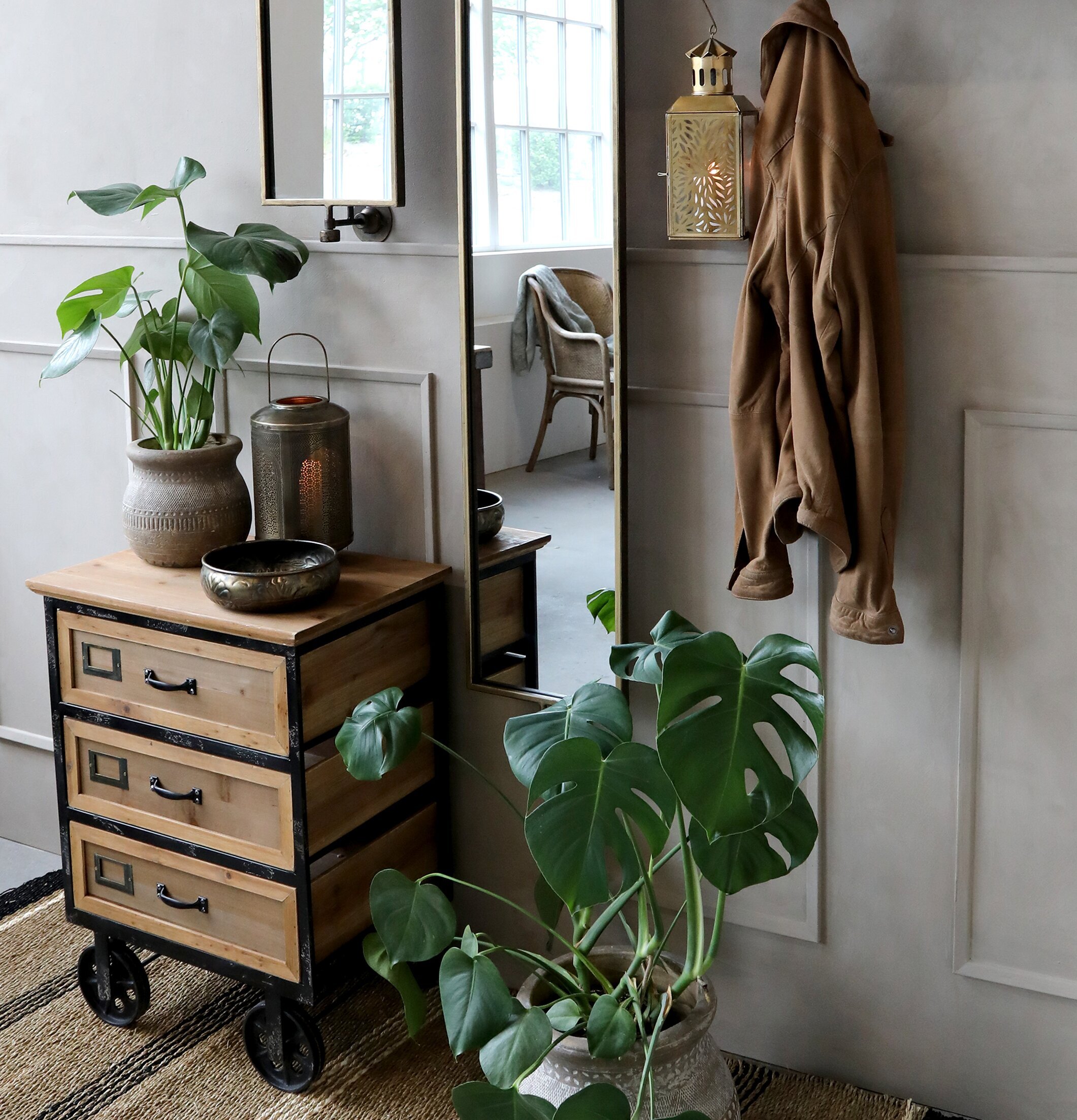 Byrå På Hjul - 3 Lådor från Chic Antique i rustik stil