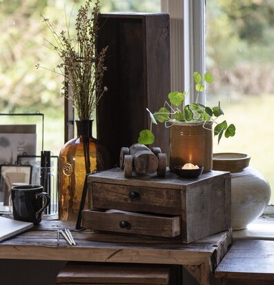 Bild av harmonisk arbetsyta med naturliga element