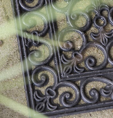 Bild av elegant dörrmatta med intrikata detaljer