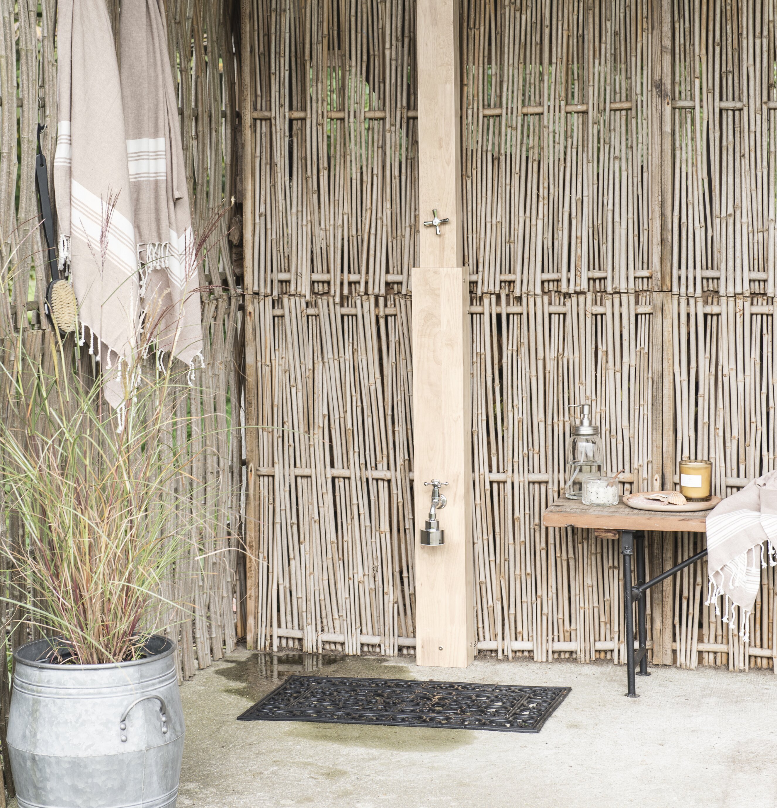 Dörrmatta Svart Filigran från IB Laursen vid utomhusdusch