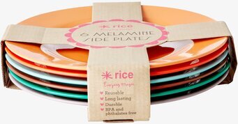 Bild av färgglada och hållbara melaminassietter