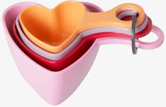 Bild av färgglad och praktisk hjärtformad måttsats