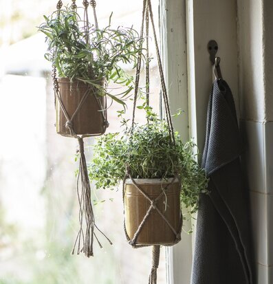 Bild av harmonisk köksmiljö med naturlig inredning