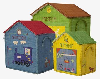 Bild av charmiga förvaringslådor som små färgglada hus