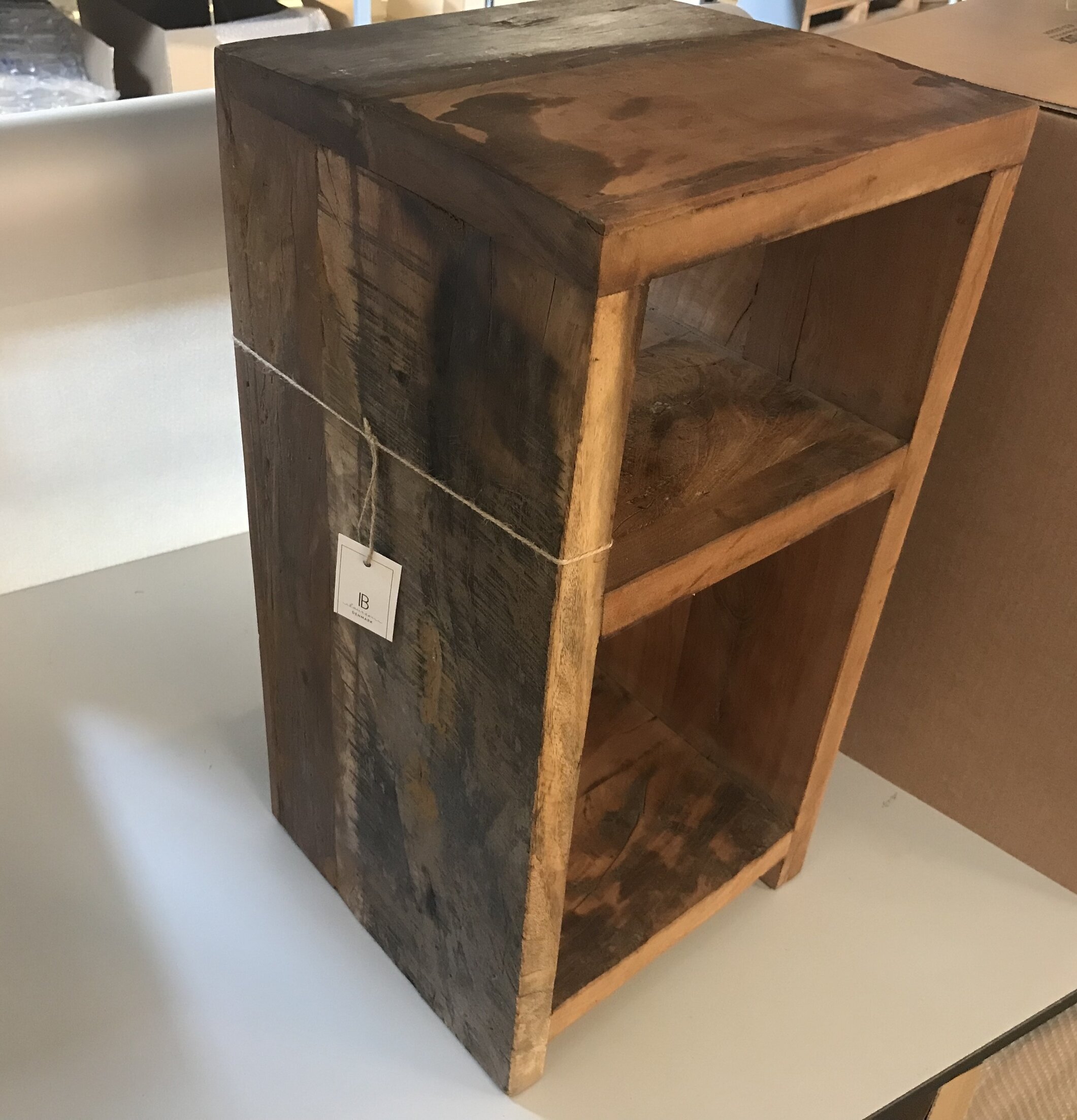 Sidobord Unika från IB Laursen i rustikt återvunnet trä