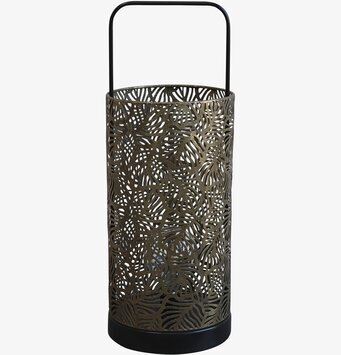 Foto av stor lanterna i antik mässing med lövmotiv