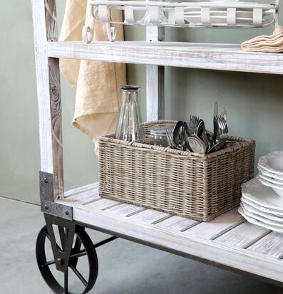 Bild av ett välorganiserat och charmigt köksutrymme