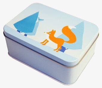 Bild av rektangulär plåtlåda med räv och trädmotiv