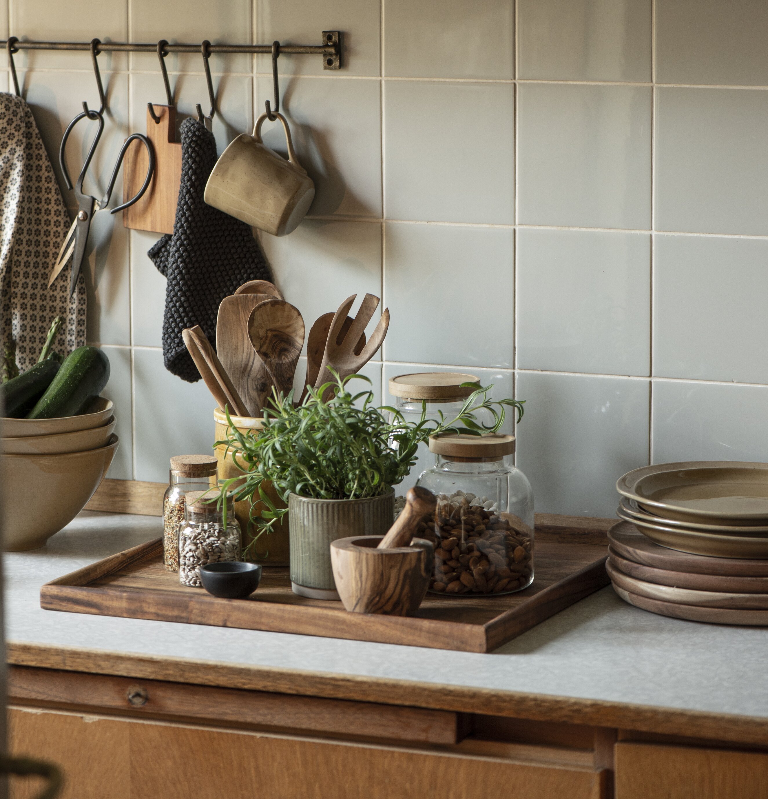 Bild av charmig och harmonisk köksmiljö med stilleben