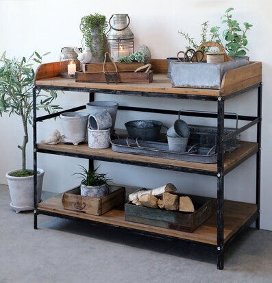 Bild av stilren skänk med charm och funktion i hemmet