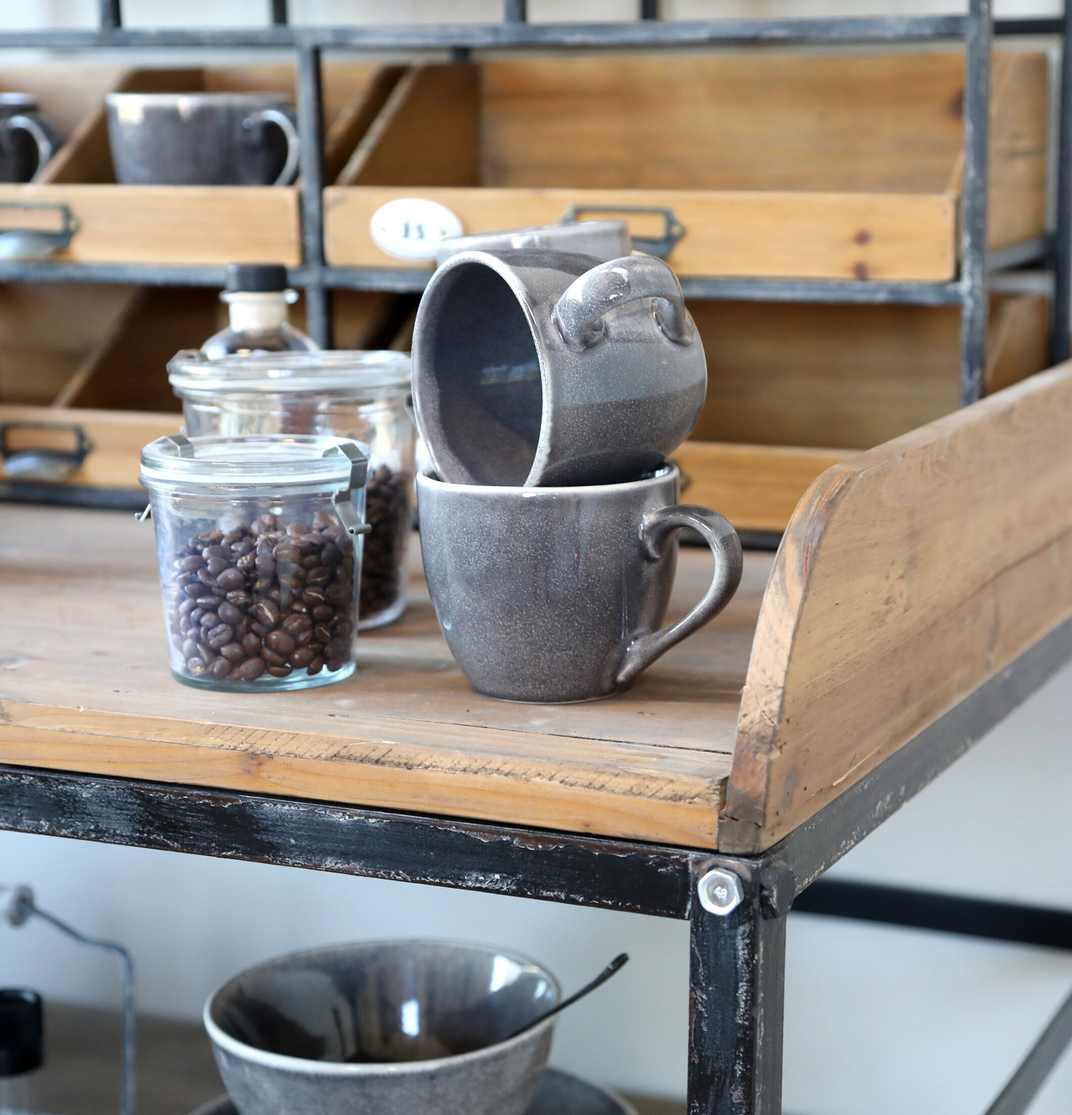 Gl Fransk Skänk från Chic Antique i rustik fransk lantstil