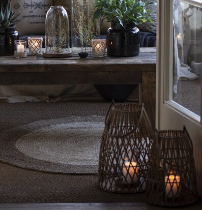 Bild av harmoniskt rum med natur och modern design