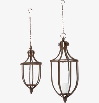 Foto av charmiga hänglyktor i rostig vintagefinish