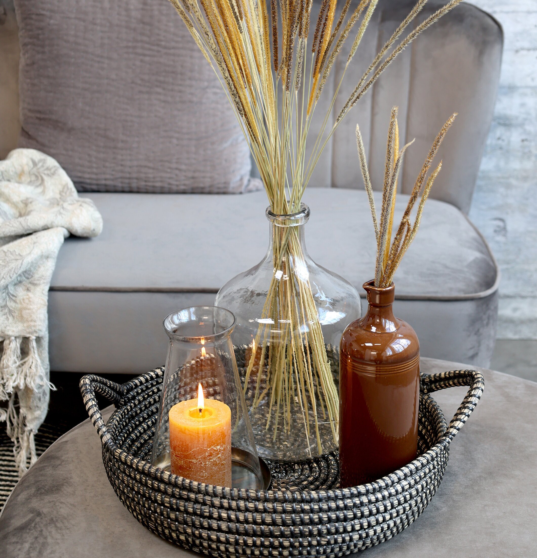 Bricka Med Handtag från Chic Antique med dekorativa föremål