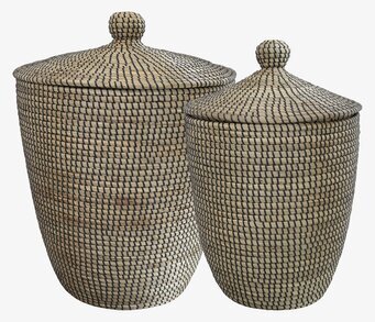 Bild av eleganta flätade korgar med lock och handtag