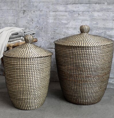 Bild av stilrena korgar i naturlig och rustik miljö