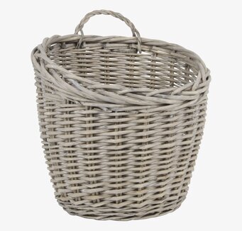 Foto av en stilren och praktisk väggkorg i rotting