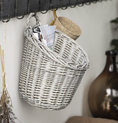 Foto av elegant väggkorg i tidlös och funktionell stil