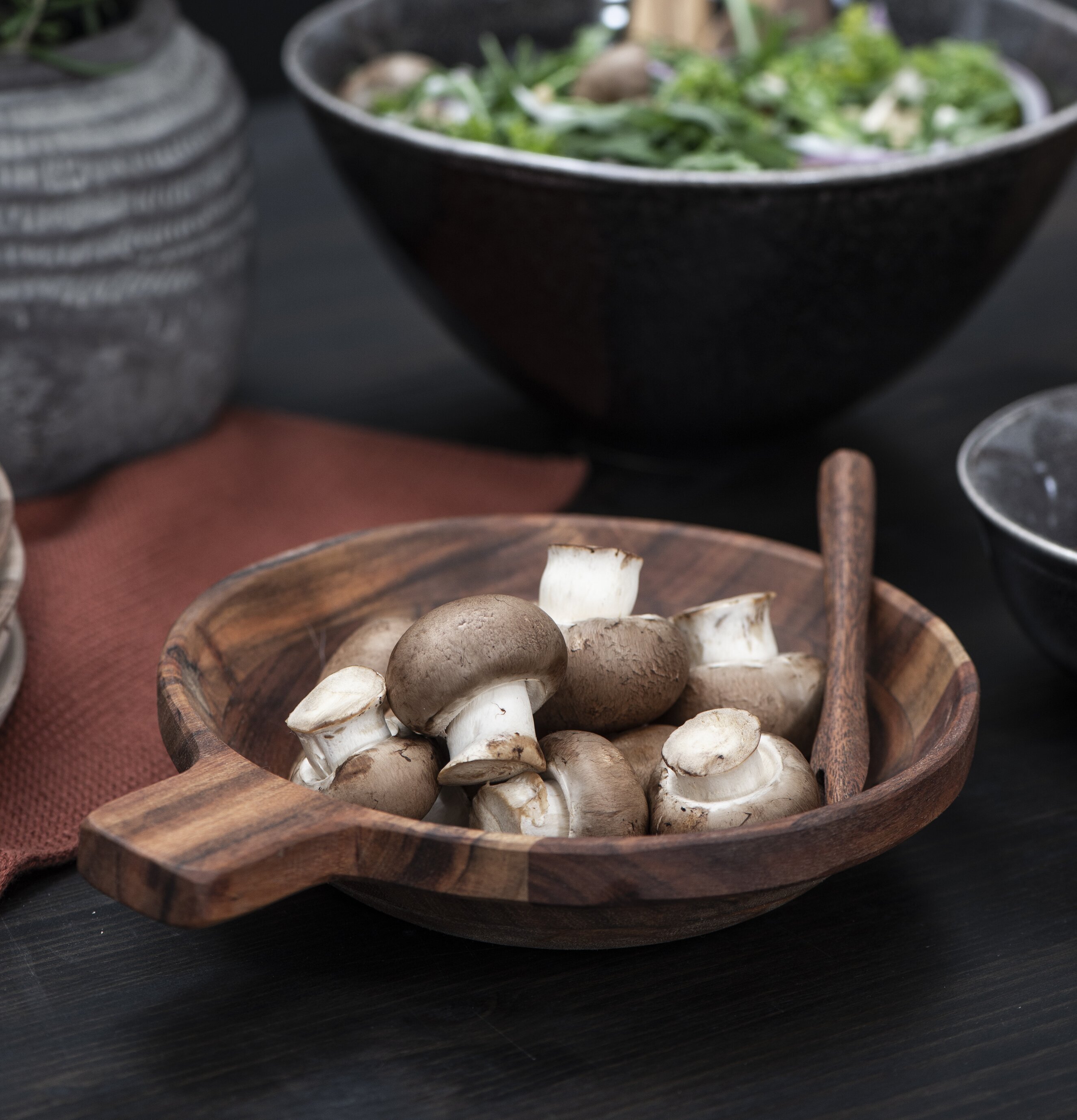 Fat/Bricka Oljad Akacia Small från IB Laursen fylld med svamp